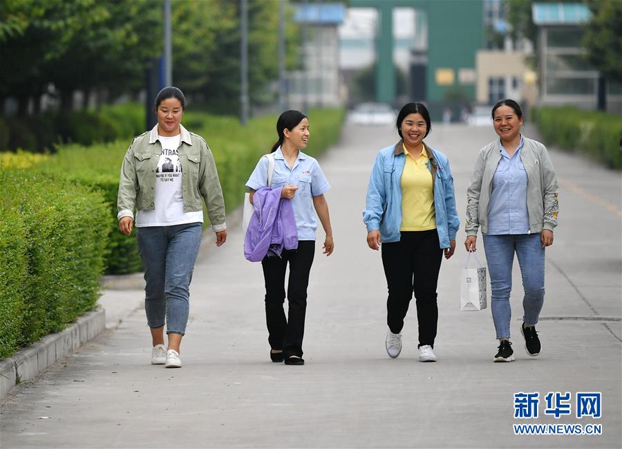 （代表委員履職）（6）全國人大代表何菲：傳承“夢桃精神”  做新時代產(chǎn)業(yè)工人