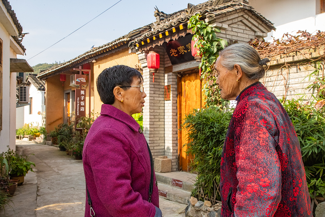 中國鄉(xiāng)村旅游新殺出一匹“黑馬”,，人們都往這跑,，深秋旅游真火爆