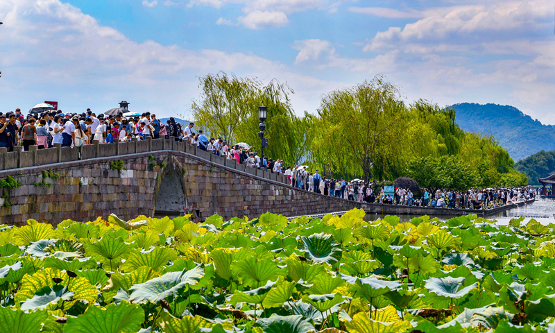 2024年10月4日,，杭州西湖景區(qū)迎來國(guó)慶假期旅游高峰,。